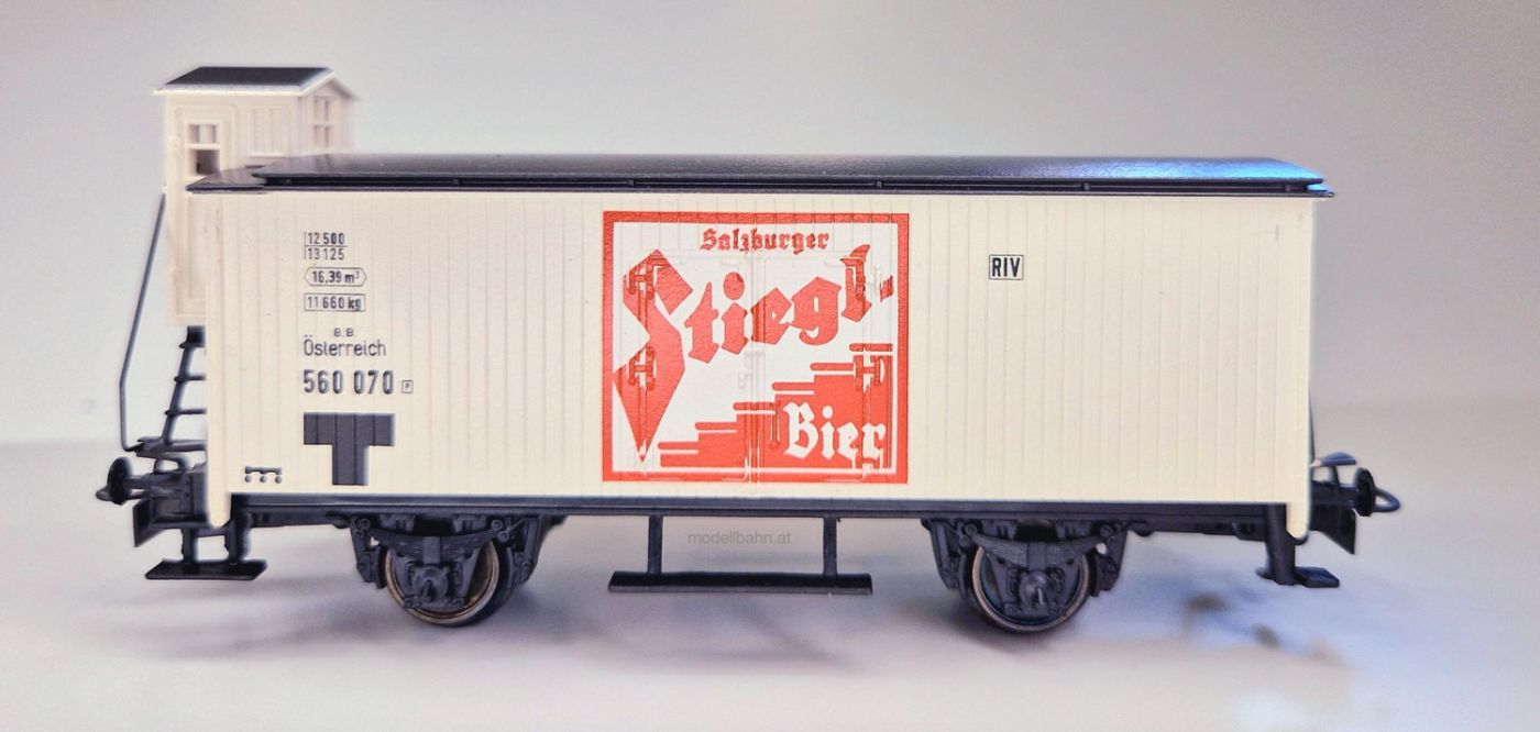 Märklin 84402: Österreich-Sonderset Stiegl Bier Güterwagen mit Stiegl Kutsche und LKW, 1:87 Spur H0, Sammlermodell